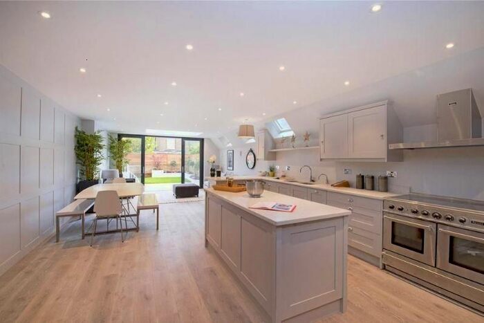 5 Bedroom Flat To Rent In Glendun Road, Acton, London, W3