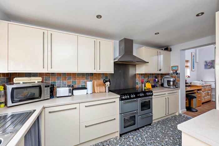 4 Bedroom Semi-Detached House For Sale In Hangleton Road, Hove, BN3