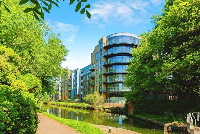2 Bedroom Apartment For Sale In The Embankment, Nash Mills Wharf, Hemel Hempstead, HP3