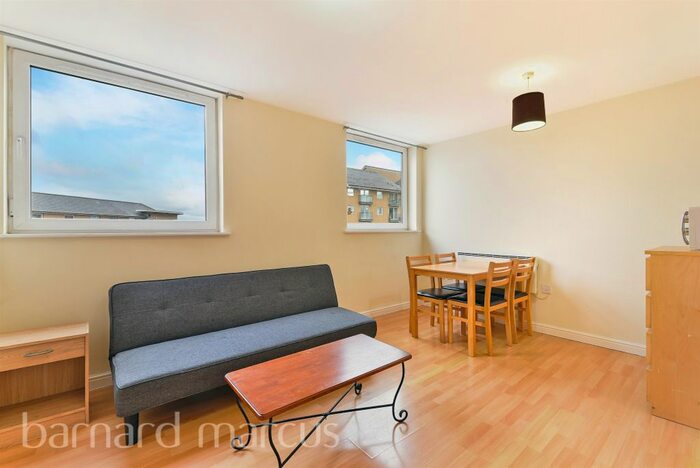 2 Bedroom Flat To Rent In Hamlyn House, High Street, Feltham, TW13