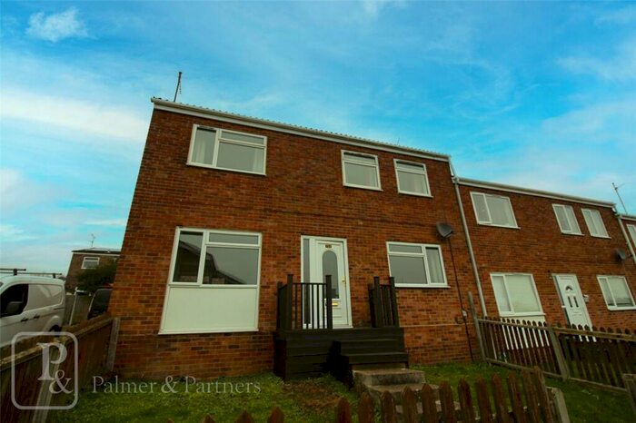 3 Bedroom Semi-Detached House To Rent In Stevens Walk, Colchester, Essex, CO4