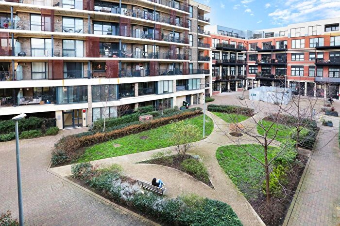 2 Bedroom Flat To Rent In Scena Way, London, SE5