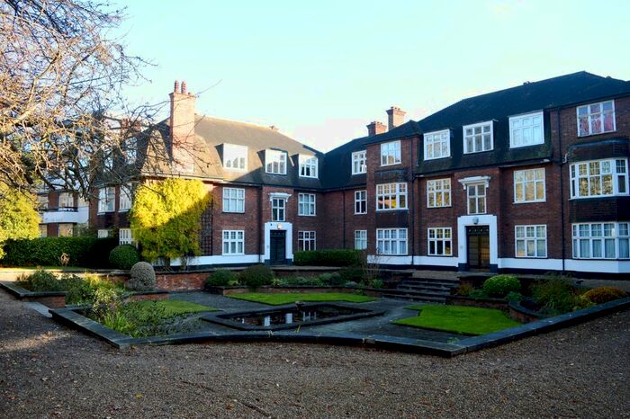 2 Bedroom Flat To Rent In Lawrie Park Road, London, SE26