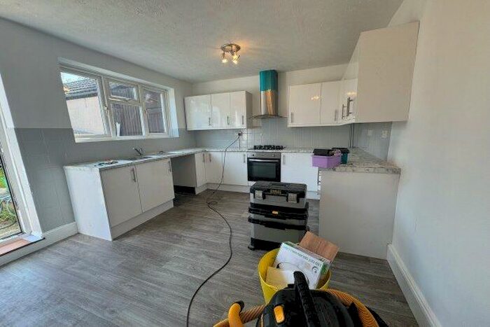 2 Bedroom Flat To Rent In Ringwood Road, Southampton, SO40