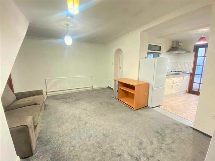 1 Bedroom Flat To Rent In Rostrevor Gardens, Hayes, UB3