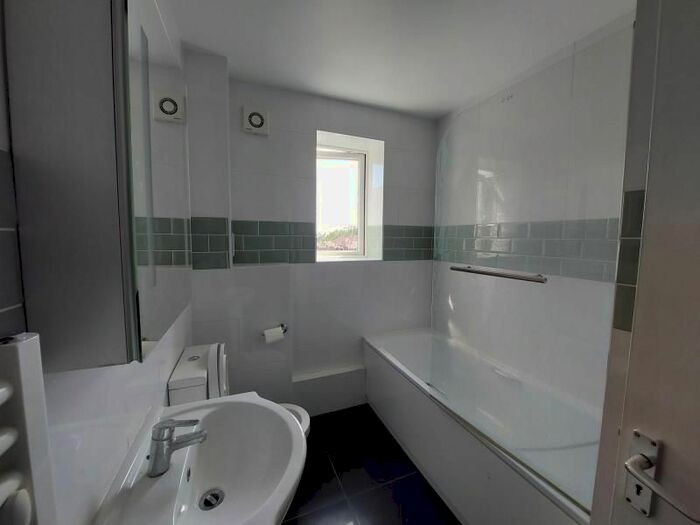 1 Bedroom Flat To Rent In Wendy House, Torrington Park, London, N12