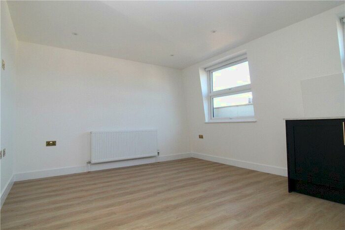 2 Bedroom Apartment To Rent In Kidderminster Road, Croydon, CR0