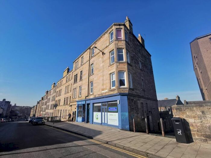 3 Bedroom Flat To Rent In Broughton Road, Broughton, Edinburgh, EH7