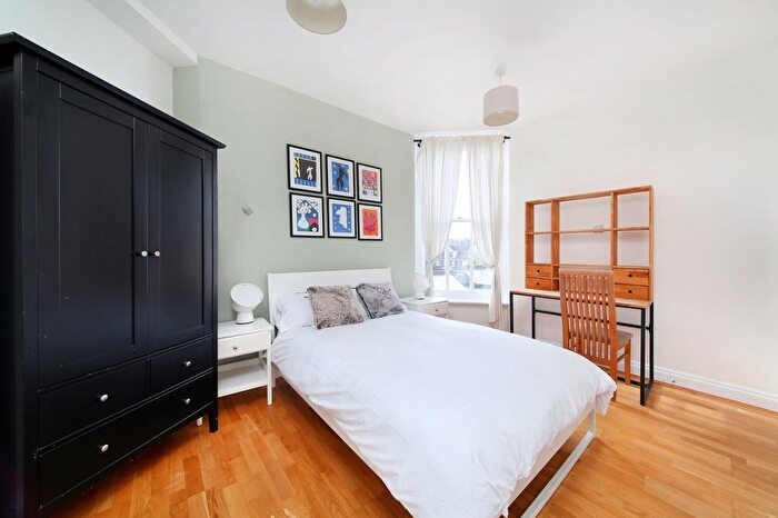 2 Bedroom Flat To Rent In Voltaire Road, Clapham North, SW4