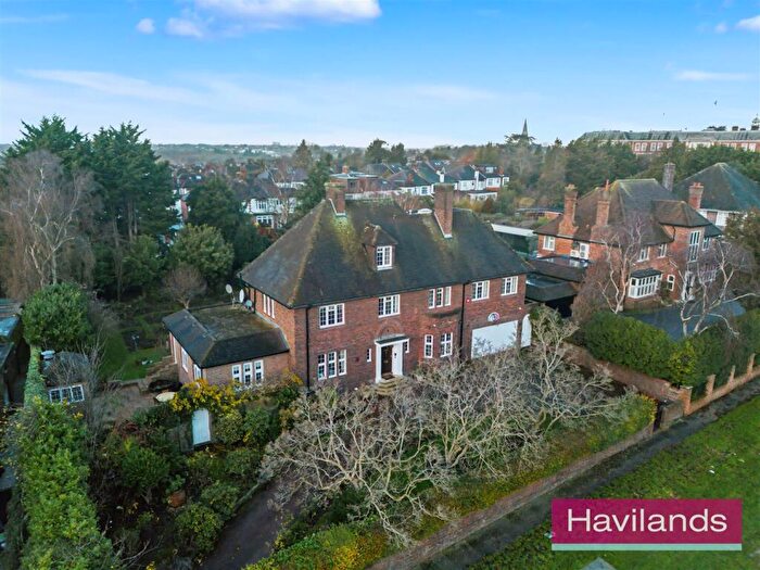 7 Bedroom Detached House For Sale In Cannon Hill, London, N14
