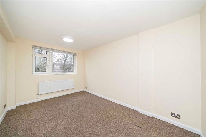 2 Bedroom Flat For Sale In Milton Court Road, London, SE14