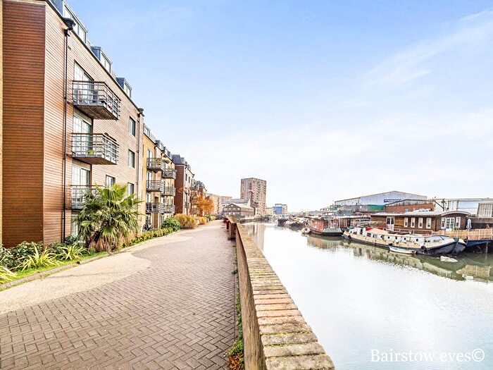 2 Bedroom Flat To Rent In Hewetts Quay, Barking, IG11