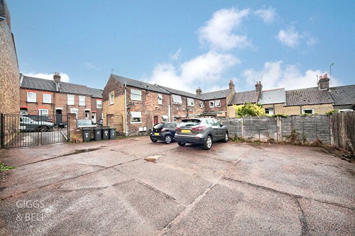 1 Bedroom Flat For Sale In Cowper Street, Luton, Bedfordshire, LU1