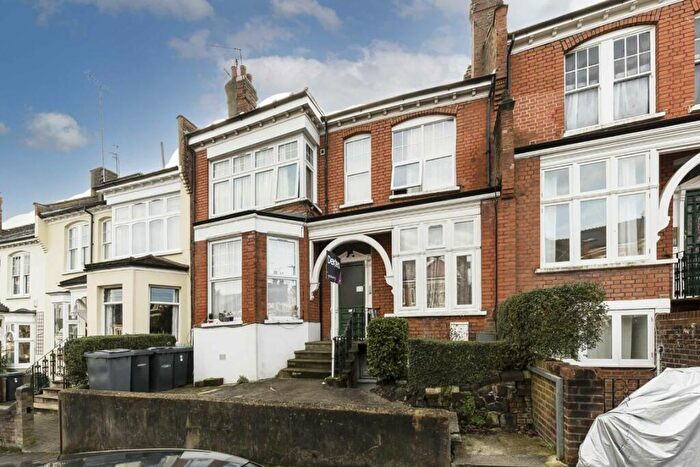 Flat To Rent In Woodland Rise, London, N10