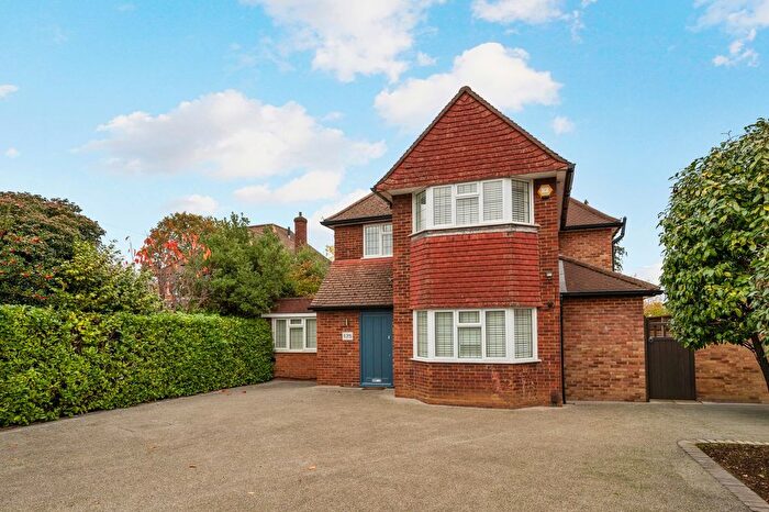 4 Bedroom Detached House For Sale In Sidney Road, Walton-On-Thames, KT12