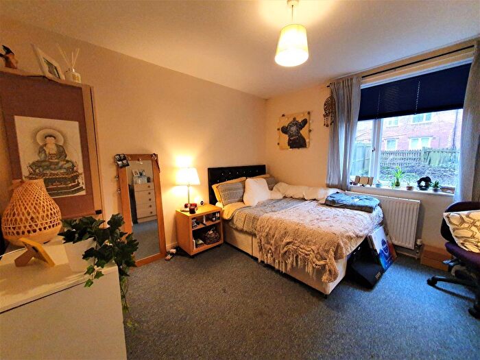 3 Bedroom Flat To Rent In Beadnell Place, Heaton, Newcastle Upon Tyne, NE2