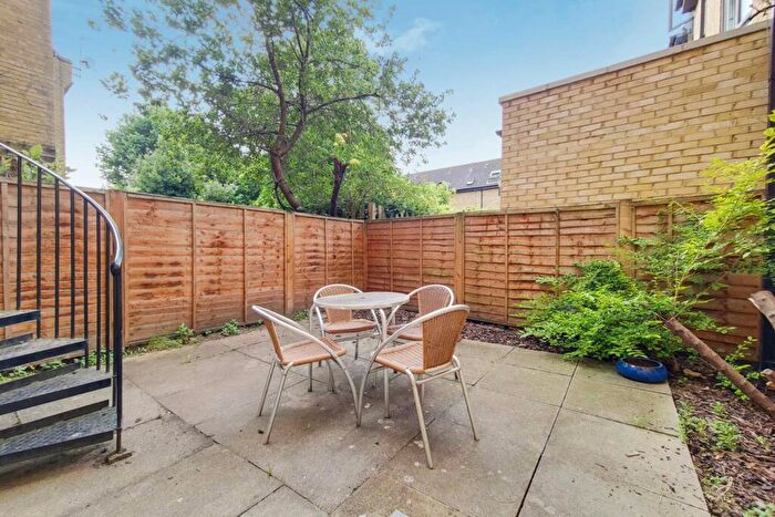 2 Bedroom Flat To Rent In Kennet Street, Wapping, London, E1W