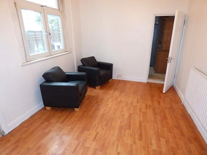 2 Bedroom Flat To Rent In Clarendon Road, Luton, LU2