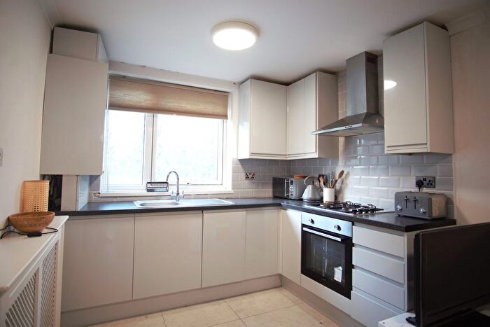 2 Bedroom Flat To Rent In Oldridge Road, London, SW12