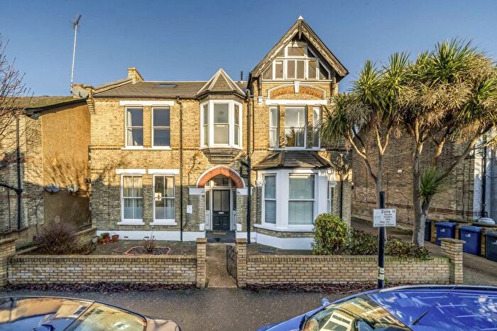 2 Bedroom Flat For Sale In Hastings Road, Ealing, W13