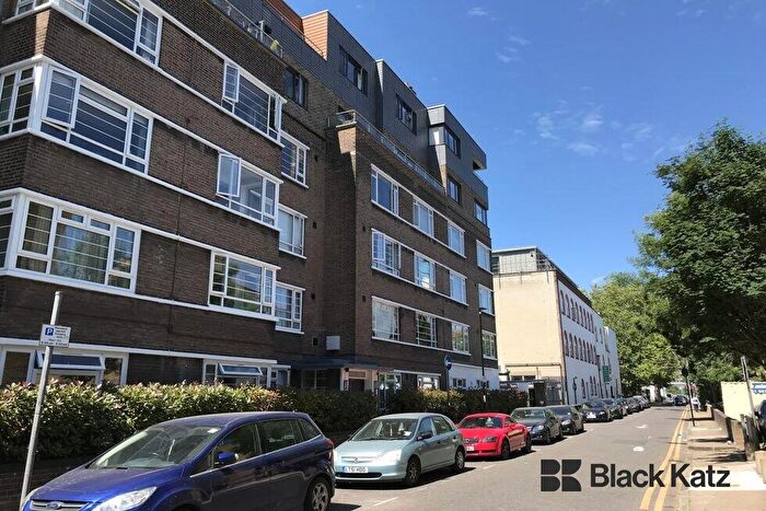 3 Bedroom Flat To Rent In Damien Street, Whitechapel / Aldgate, E1