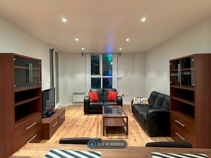 2 Bedroom Flat To Rent In Palmers Road, London, E2