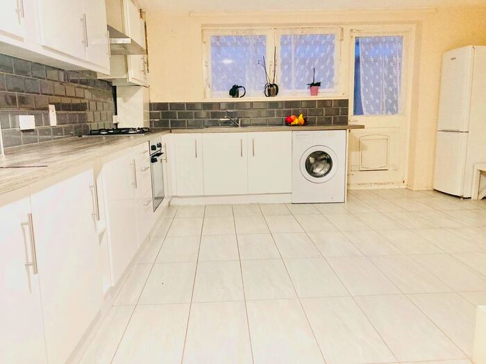 4 Bedroom Town House To Rent In Arkley Road, Waltham Stow E17