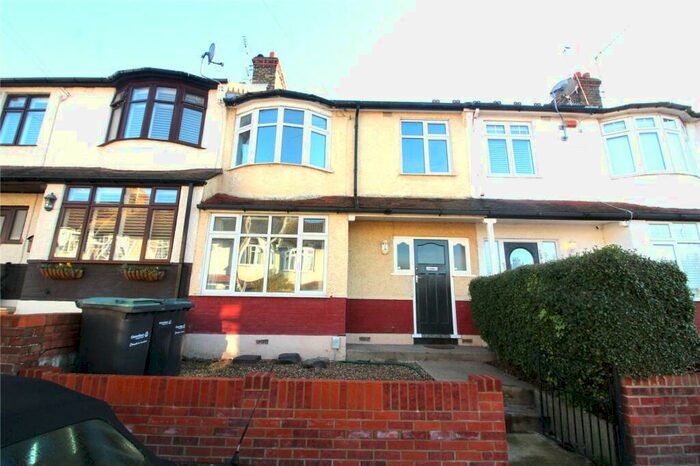 3 Bedroom Terraced House To Rent In Pinnocks Avenue, Gravesend, Kent, DA11