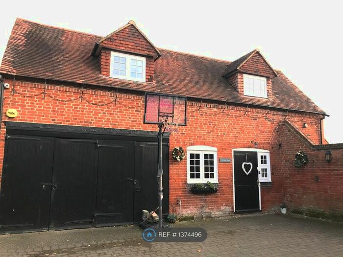 3 Bedroom Semi-Detached House To Rent In Great Warly Place, Brentwood, CM13