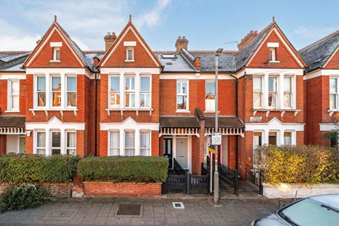 3 Bedroom Maisonette For Sale In Yukon Road, Balham, SW12