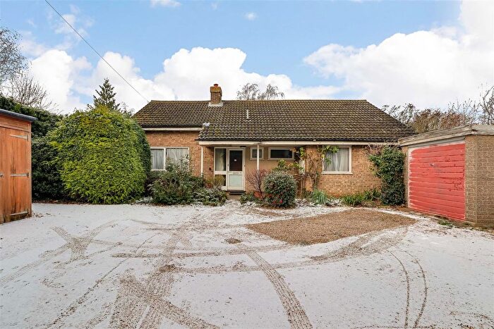 3 Bedroom Detached Bungalow For Sale In Hemingford Road, Cambridge, CB1