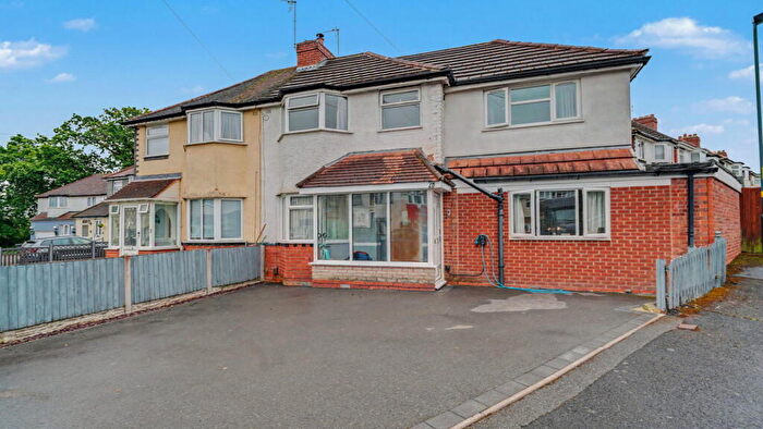 4 Bedroom Semi-Detached House For Sale In Westfield Avenue, Birmingham, B14