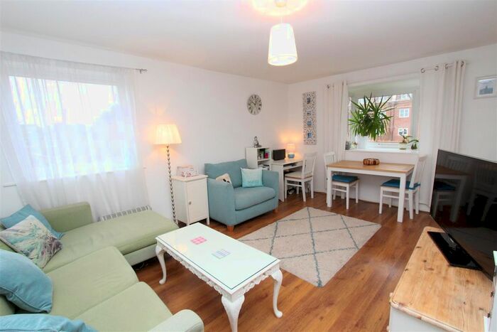 2 Bedroom Flat To Rent In Haslam Close, Ickenham, Uxbridge, UB10