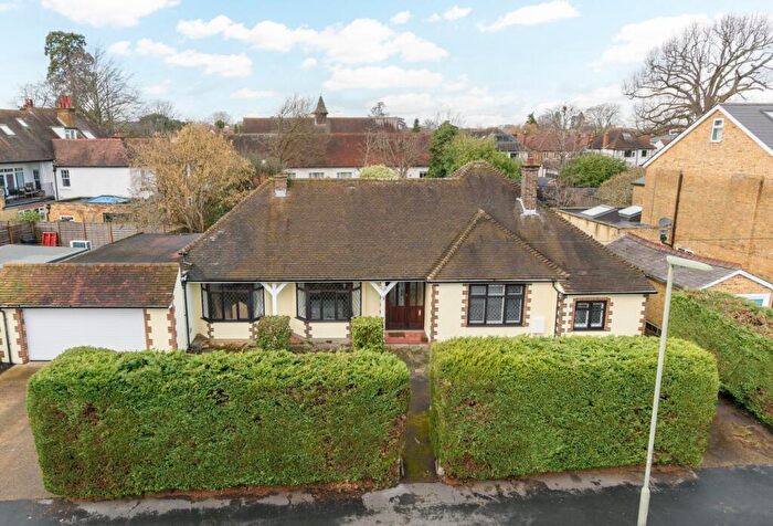 4 Bedroom Detached House For Sale In Kings Road, Walton-on-Thames, KT12