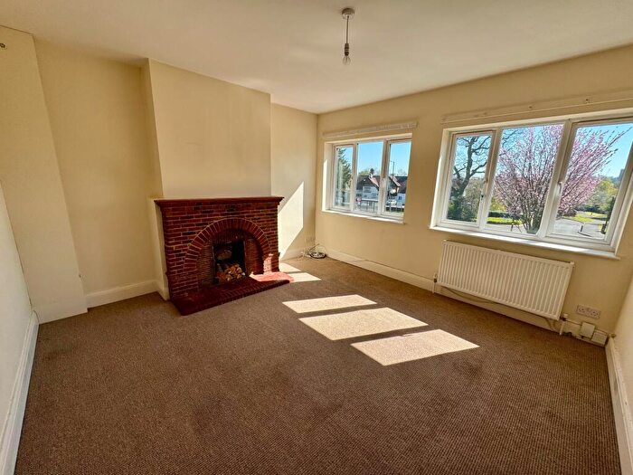 3 Bedroom Flat To Rent In Monyhull Hall Road, Kings Norton, B30