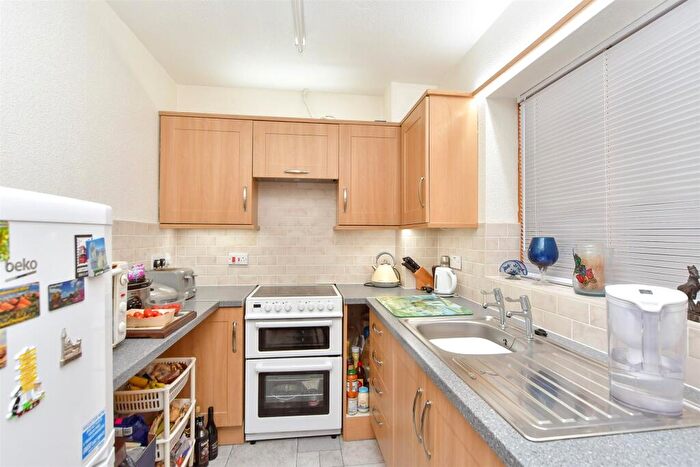 1 Bedroom Flat For Sale In Canterbury Road, Sittingbourne, Kent, ME10