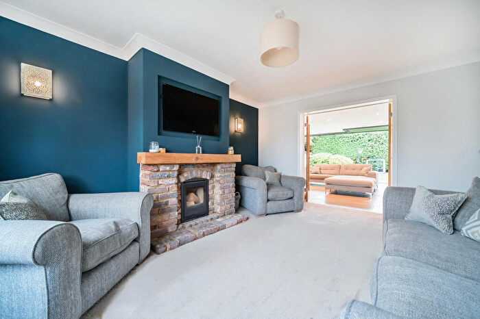 4 Bedroom Detached House For Sale In Orchard Close, Blackwater, GU17