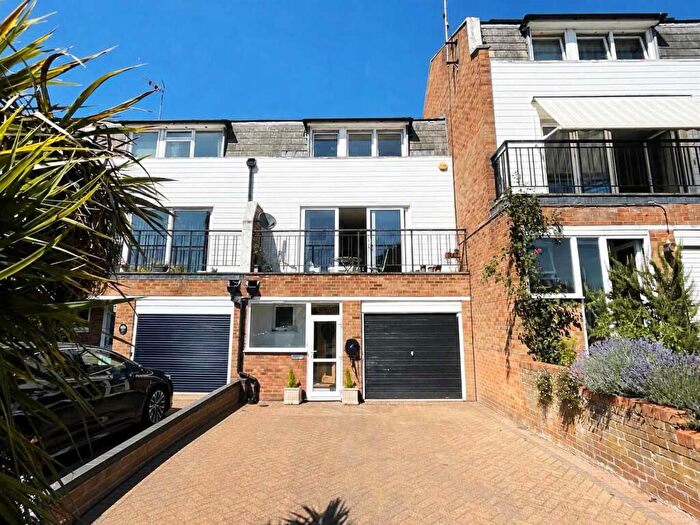 4 Bedroom Town House For Sale In Parklands Drive, Old Springfield / Nr City Centre, Chelmsford, CM1