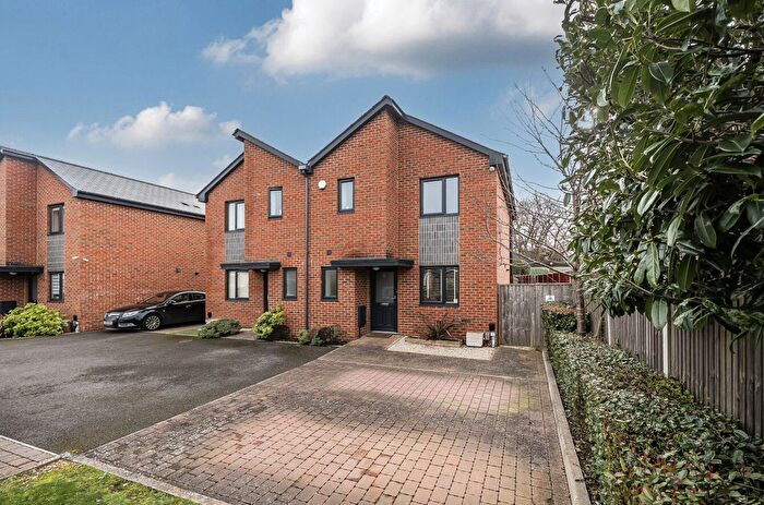 3 Bedroom Semi-Detached House For Sale In Portsmouth Road, Sholing, Southampton, Hampshire, SO19