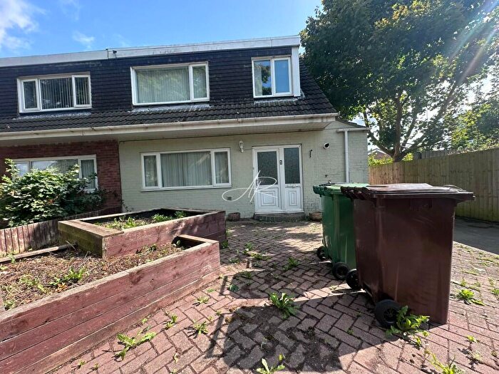 3 Bedroom Semi-Detached House To Rent In Piccadilly Close, Chelmsley Wood, B37