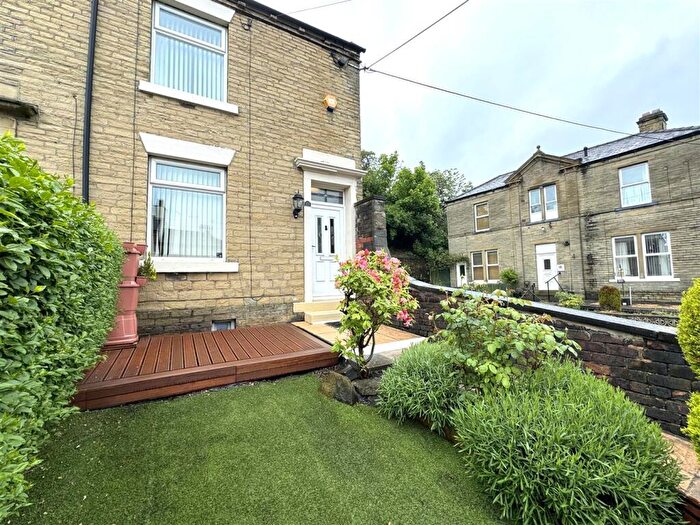 2 Bedroom End Of Terrace House To Rent In Aire Street, Brighouse, HD6