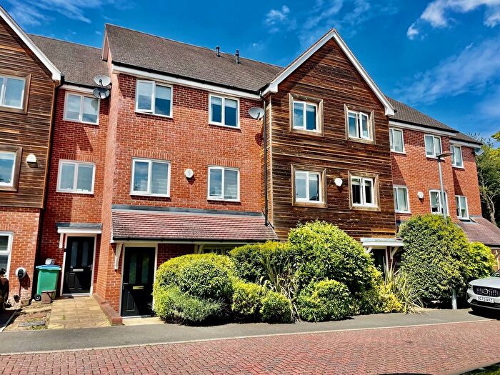 4 Bedroom Link Detached House To Rent In Ennerdale Drive, Watford, WD25