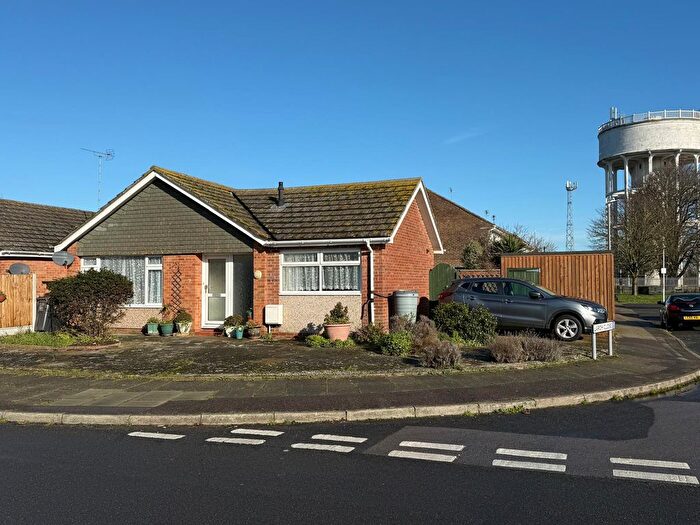 2 Bedroom Bungalow For Sale In Chestnut Drive, Broadstairs, CT10
