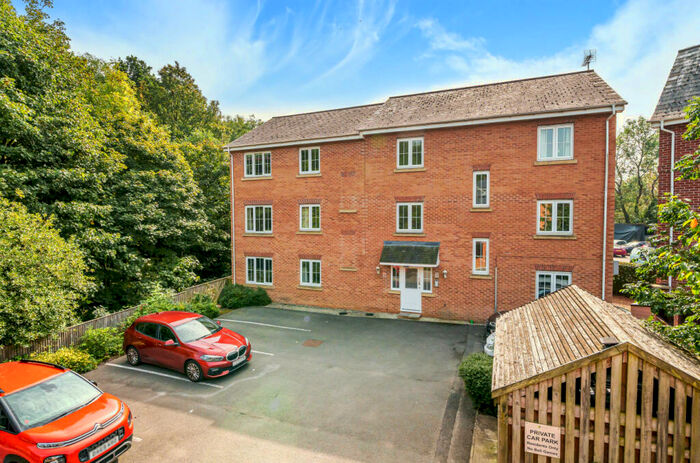 2 Bedroom Flat To Rent In Troydale Park, Pudsey, West Yorkshire, LS28