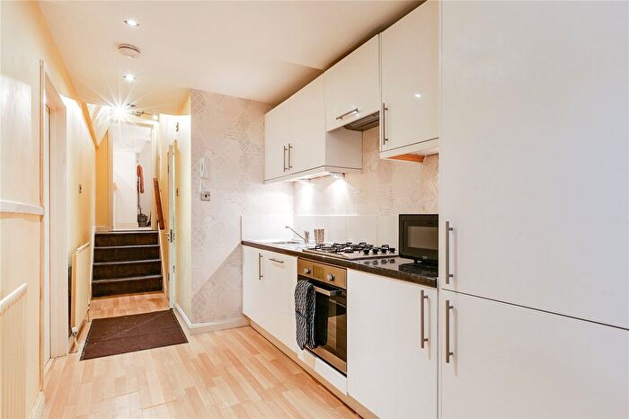 3 Bedroom Flat To Rent In Cornwall Gardens, London, SW7