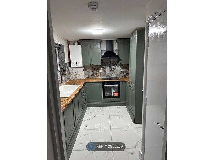 1 Bedroom Flat To Rent In Burghfield Common, Reading, RG7
