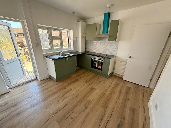 3 Bedroom Flat To Rent In High Street, Garline, CT9