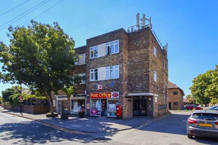 1 Bedroom Flat To Rent In Molesey Road, Walton-On-Thames, Surrey, KT12
