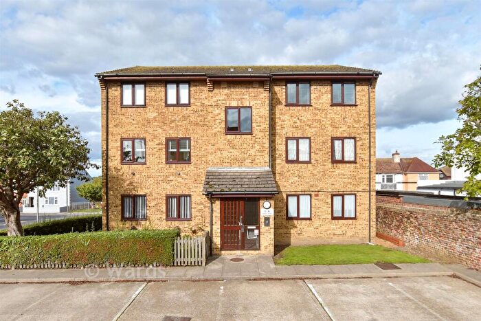 2 Bedroom Flat For Sale In West Street, Finglesham, Deal, Kent, CT14