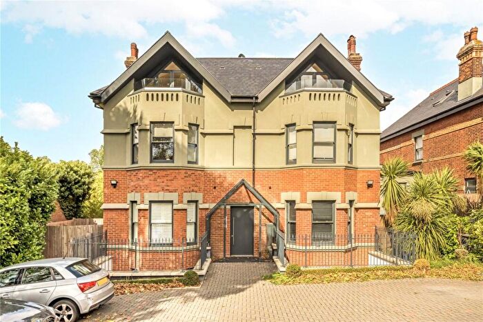 2 Bedroom Flat For Sale In Chinbrook Road, London, SE12